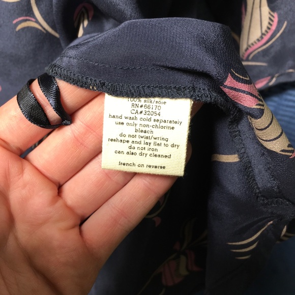 100% Silk Floral Print Top - Outstanding Design - Picture 3 of 7